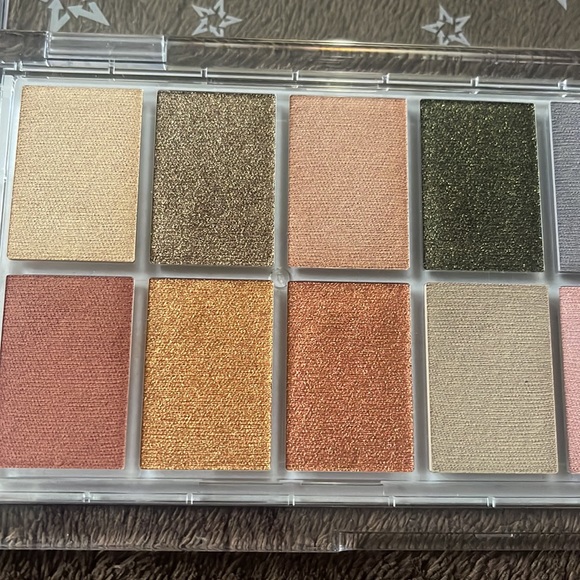 KVD Beauty Planet Fanatic Fully Recyclable Eyeshadow Palette - Picture 6 of 8